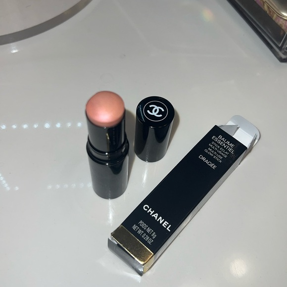 CHANELBaume Essentiel Glow stick Dagree
